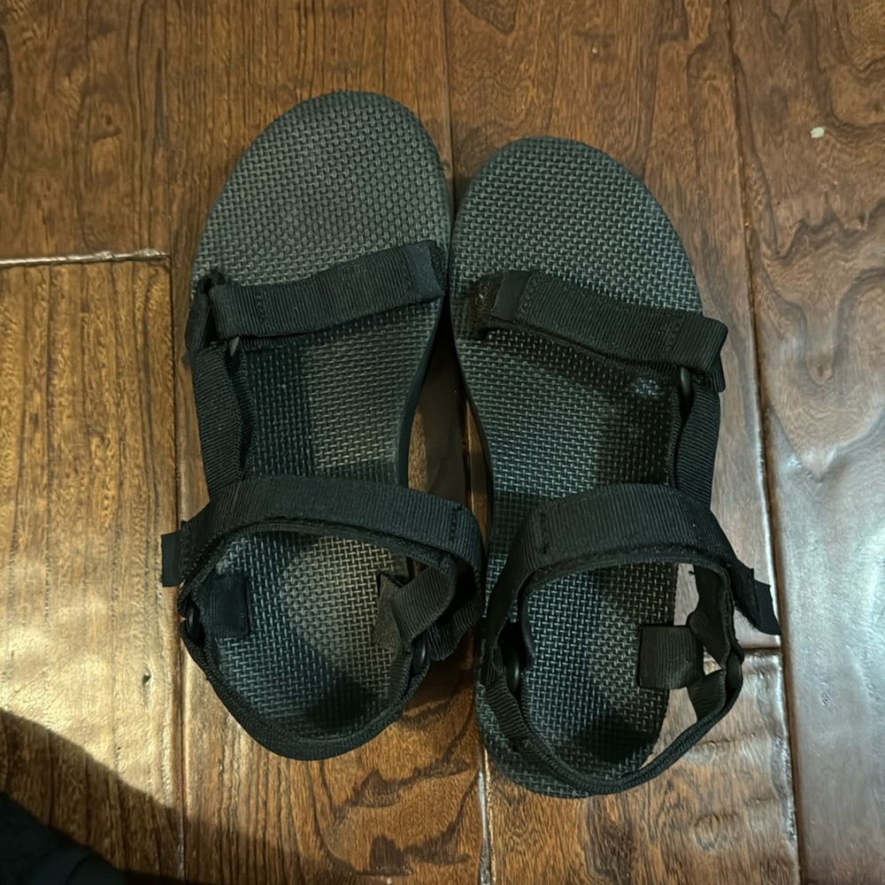 Platform black tevas